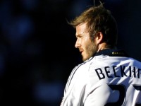 中国选手张伟丽成功卫冕UFC女子草量级冠军 展现格斗精神与实力