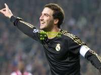 詹姆斯末节爆发率队逆转，湖人险胜勇士晋级西决