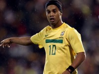 中国新星闪耀国际格斗赛场！张伟龙KO强敌夺金腰带，创历史纪录