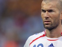 欧冠决赛巅峰对决，皇马绝杀多特蒙德 第15次捧起大耳朵杯