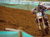 湖人官方晒队内训练片段，训练馆内氛围拉满，新赛季备战全面启动