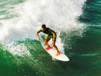 梅西第七次捧起金球奖 创历史新纪录