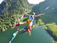 昔日功勋重归故里 森林教练组注入红魔血脉